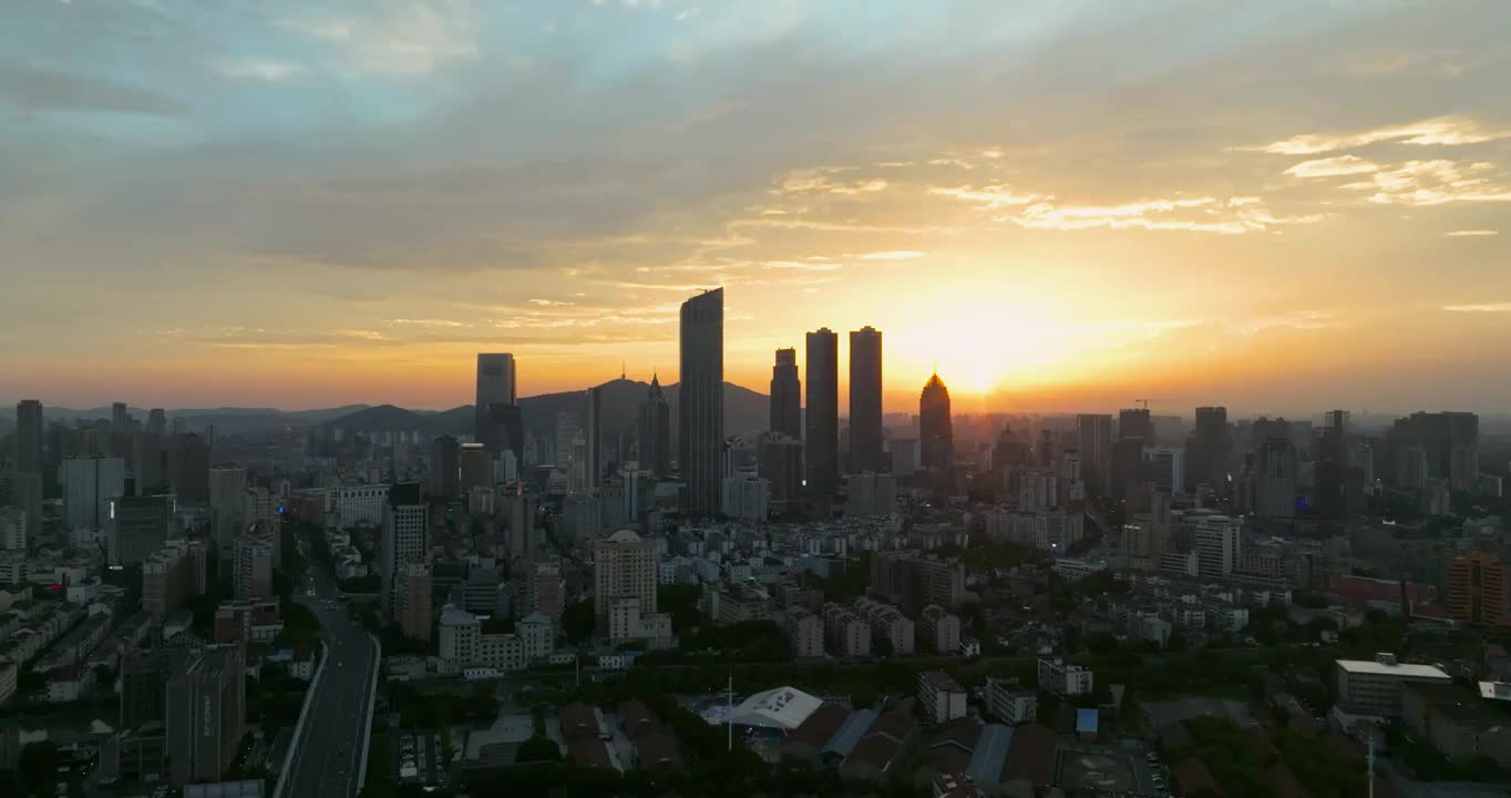 长三角地区江苏省无锡市城市建筑航拍日落风光视频素材