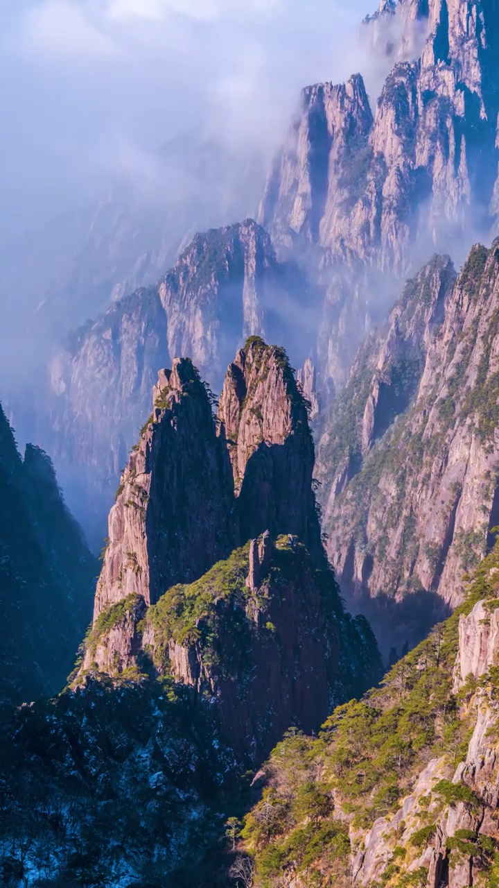 黄山群峰顶双笋峰云海，安徽黄山视频素材