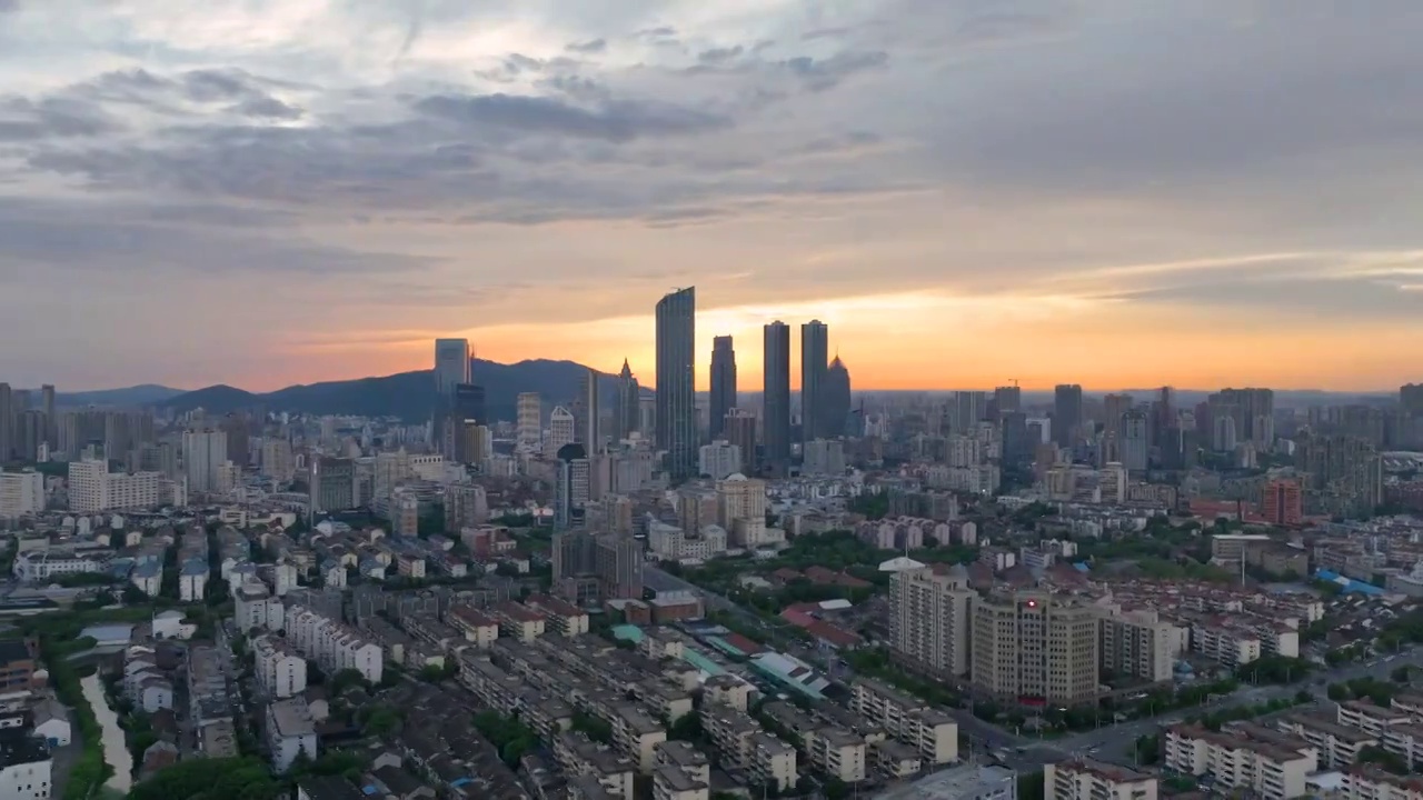 长三角地区江苏省无锡市城市建筑航拍延时日落风光视频素材