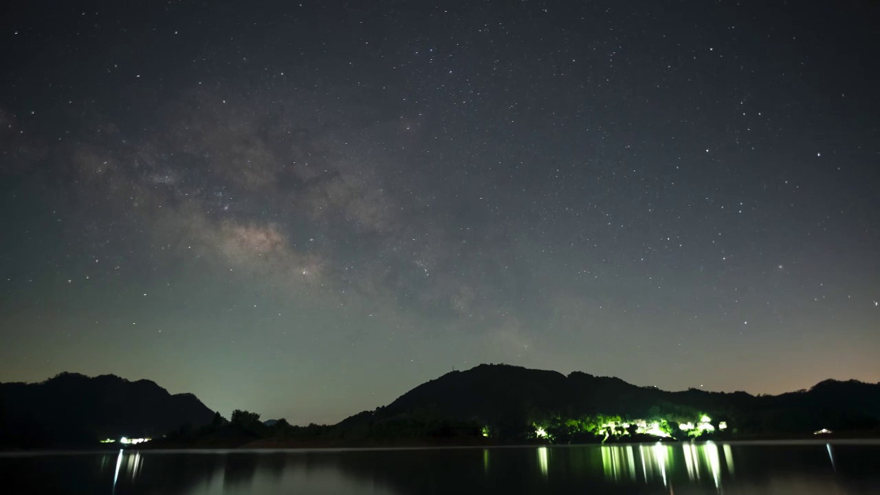 广西梧州市苍梧六堡镇大爽岛飞来湖星空延时视频素材