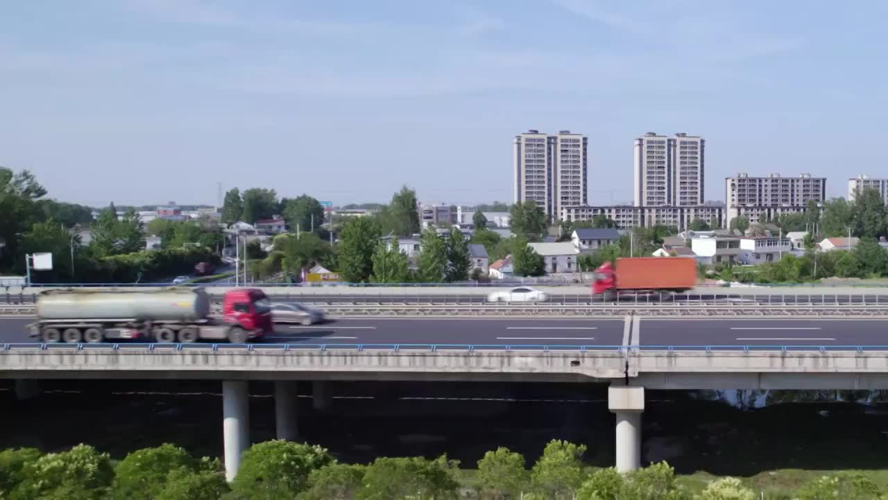 油罐车-行驶在高速视频素材