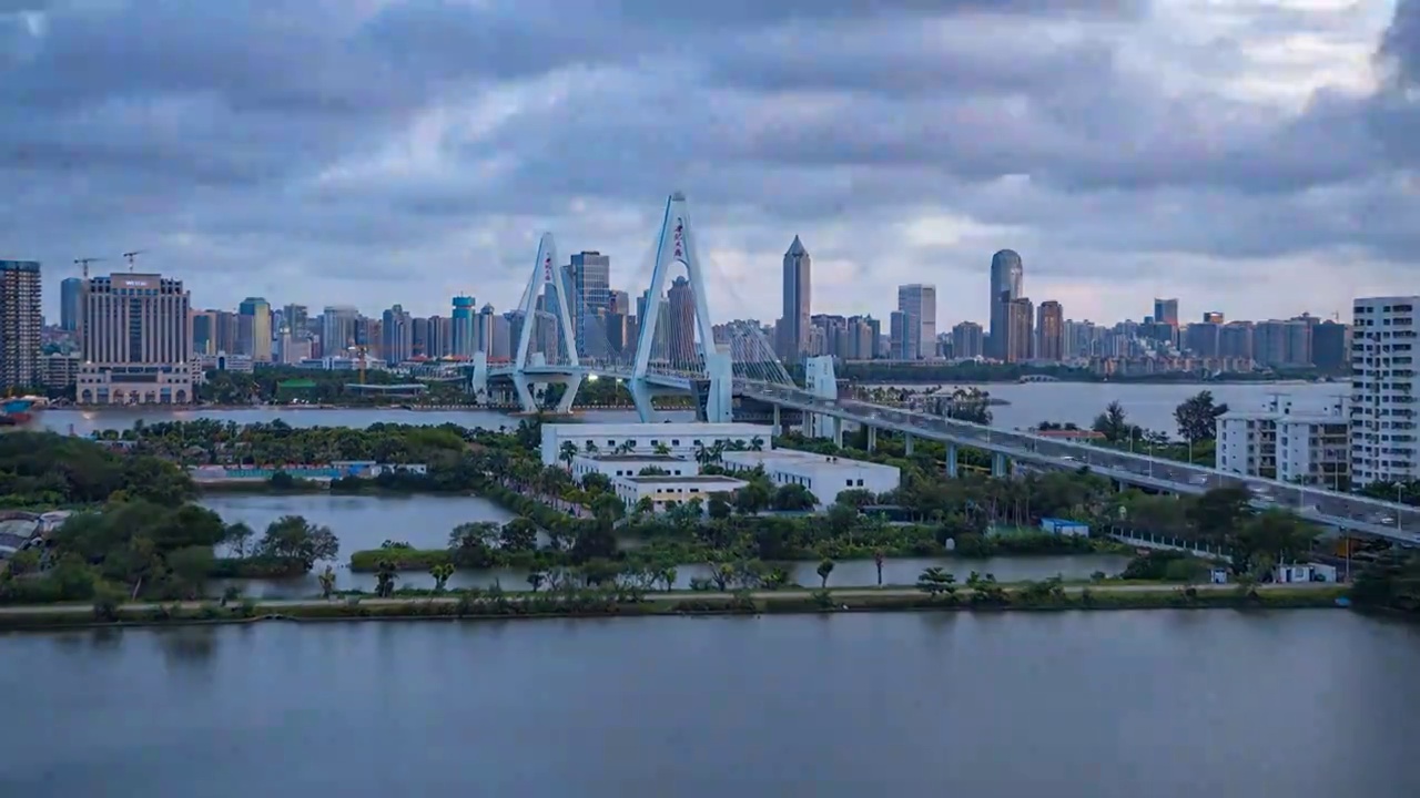 中国海南省海口市世纪大桥和城市天际线傍晚夜景延时摄影视频素材