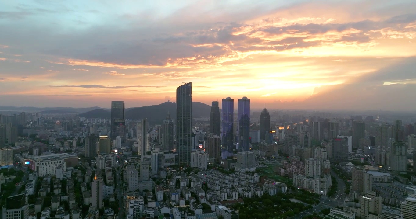 航拍江苏省无锡市城市建筑日落晚霞夜景风光航视频素材