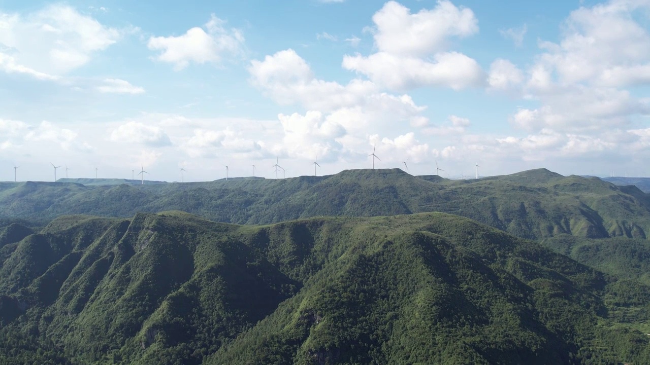 贵阳市花溪区高坡山顶风力发电机视频素材