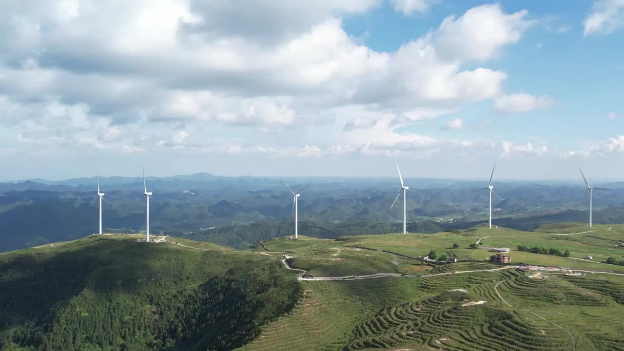 贵阳市花溪区高坡山顶风力发电机视频素材