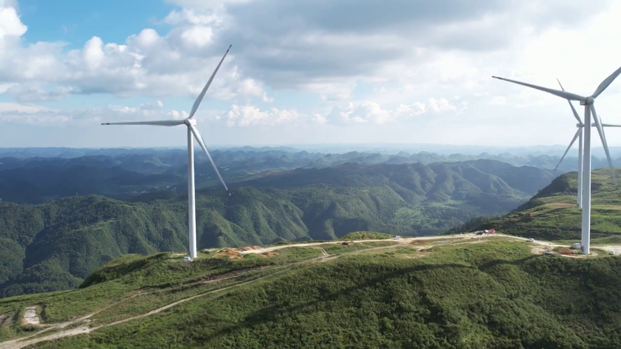 贵阳市花溪区高坡山顶风力发电机视频素材