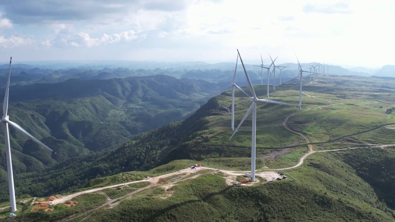 贵阳市花溪区高坡山顶风力发电机视频素材