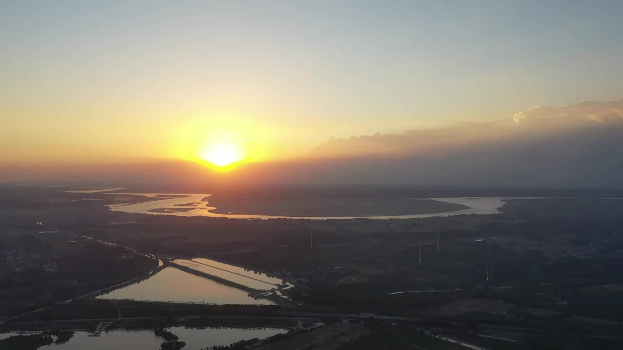 河南省开封市兰考黄河入海前最后一道弯（东坝头）黄河湾风景区夏季户外航拍视频素材