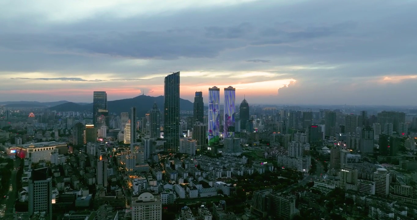 无人机航拍江苏省无锡市城市建筑日落晚霞风光视频素材