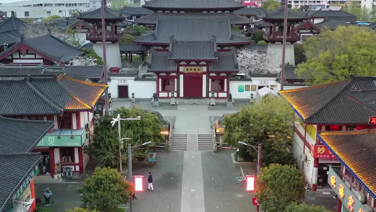 航拍上海城市文旅地标建筑景观——上海南翔古镇视频素材