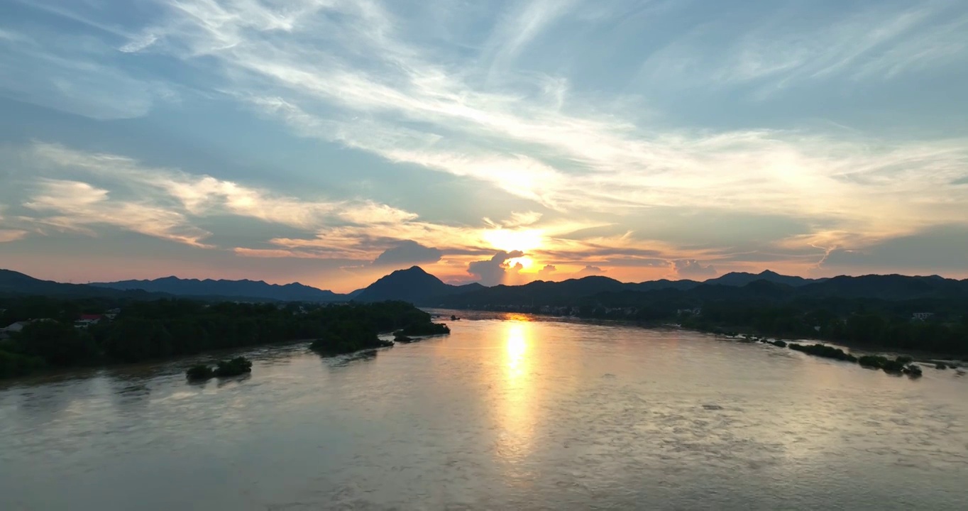 自然 宁静 天空 云,水 自然美 反射 风景 日出视频素材