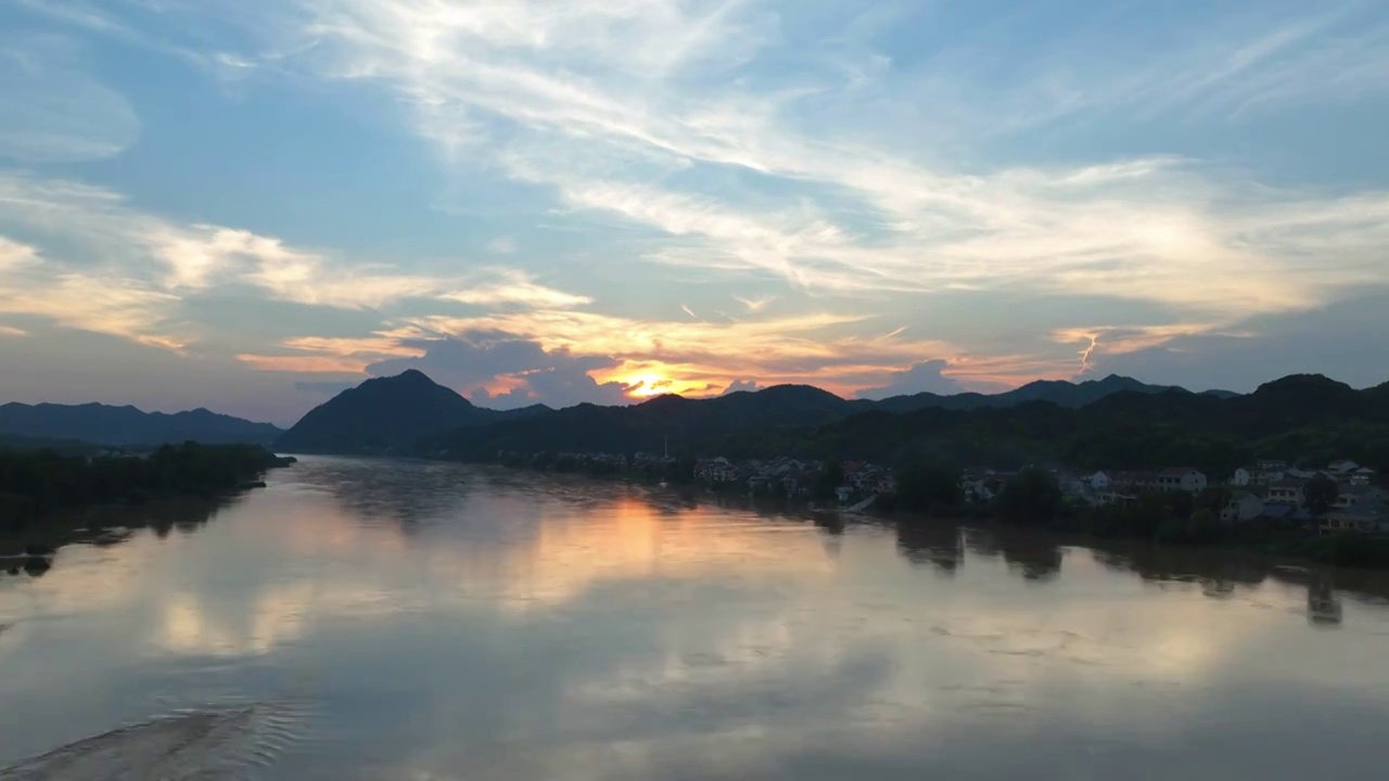 自然 宁静 天空 云,水 自然美 反射 风景 日出视频素材