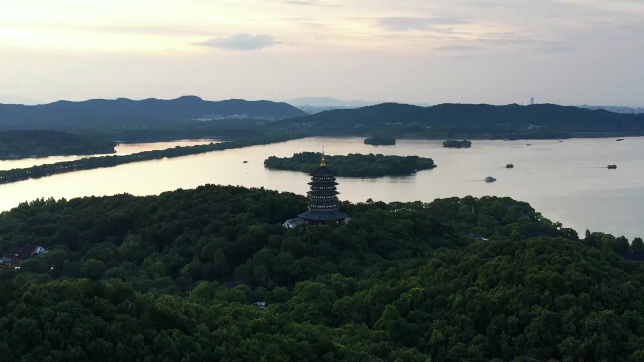 杭州西湖雷峰塔日落航拍视频素材