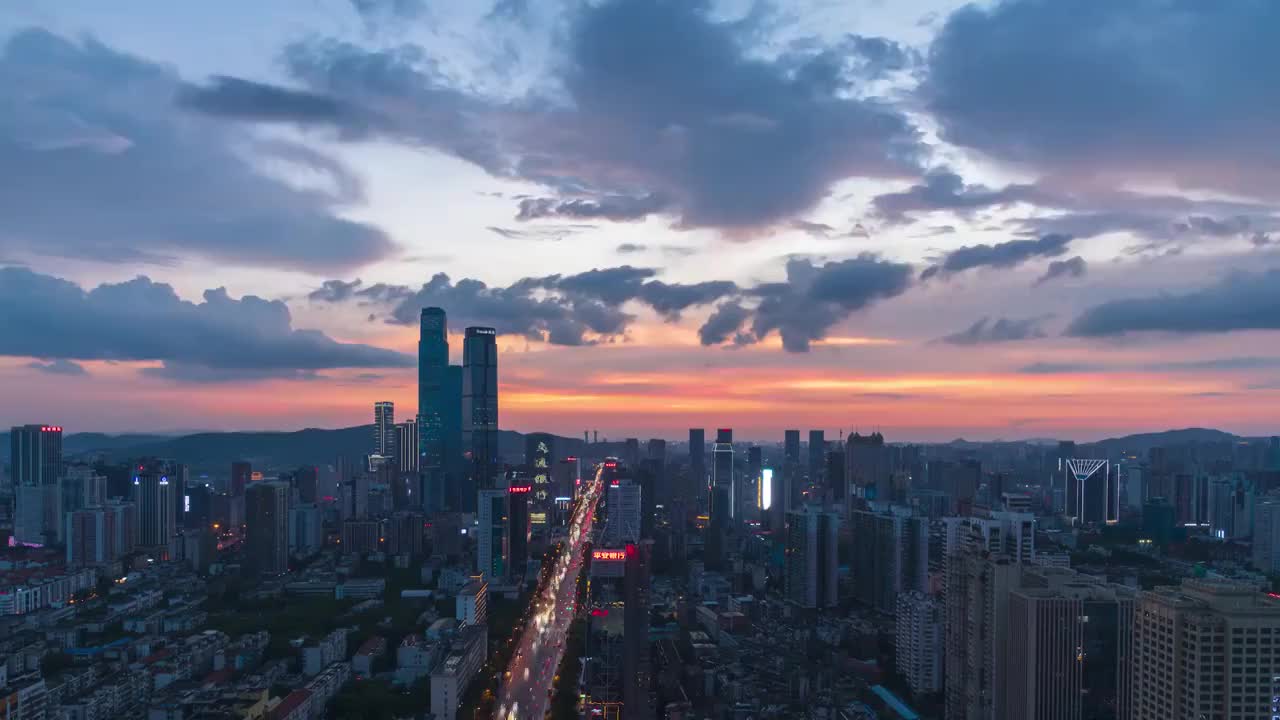 湖南省长沙市五一大道日转夜延时，长沙城市天际线视频素材