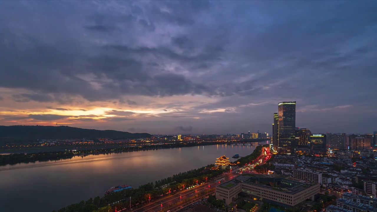 湖南省长沙市湘江晚霞延时摄影，华远大厦视频素材