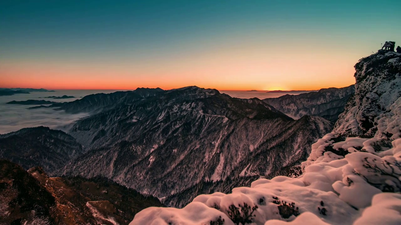 四川甘孜州泸定华尖山（小牛背山）云海贡嘎雪山日出延时视频素材