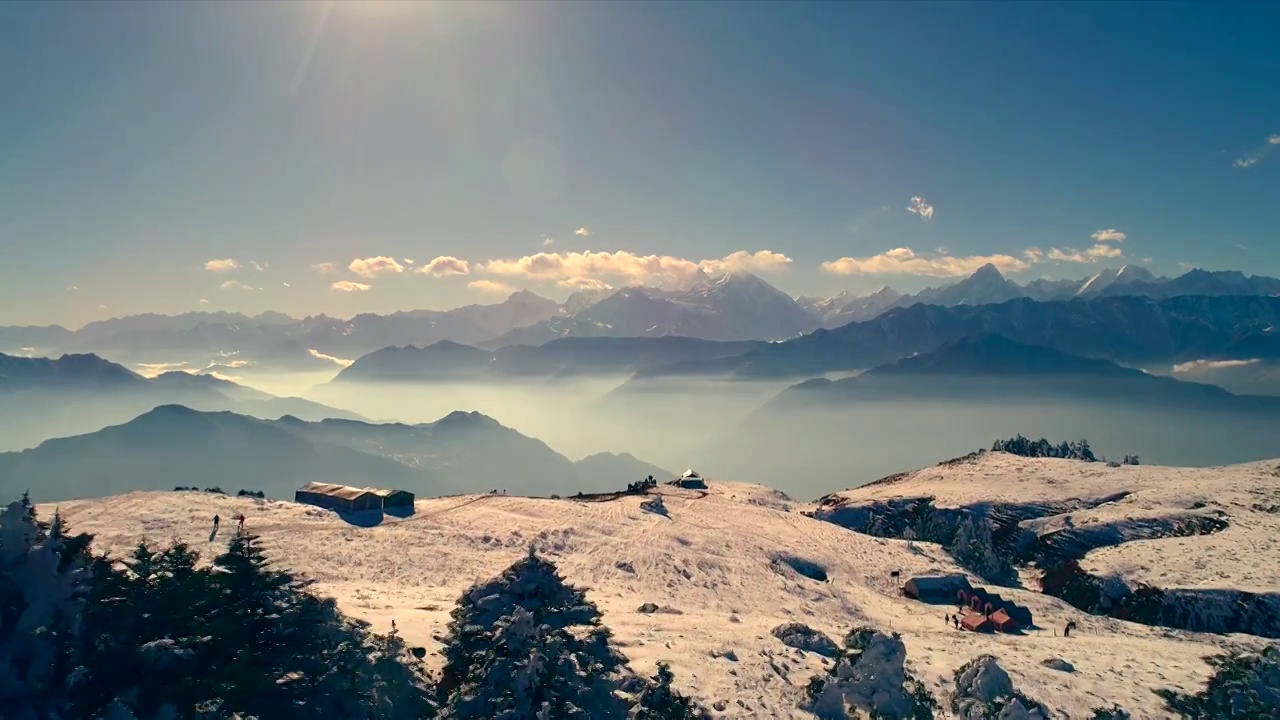 四川甘孜州泸定华尖山（小牛背山）航拍雪山云海日出视频素材