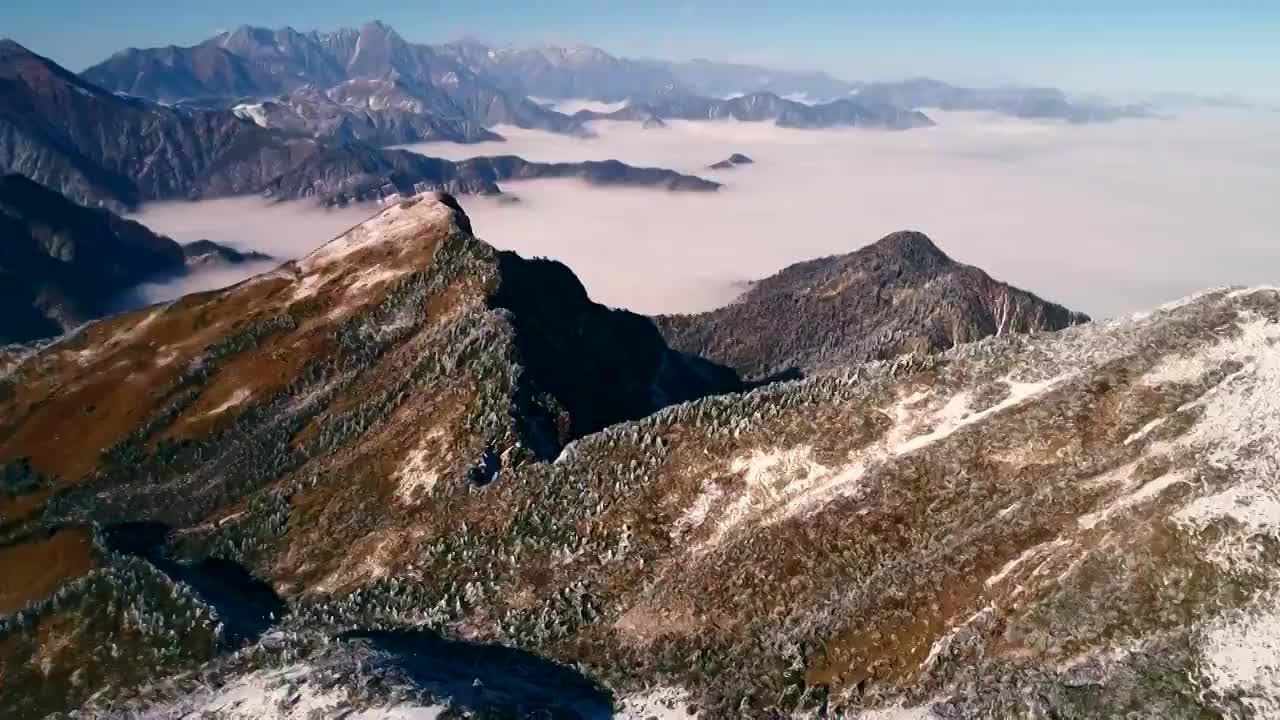 四川甘孜州泸定贡嘎雪山（华尖山）日出云海航拍视频素材