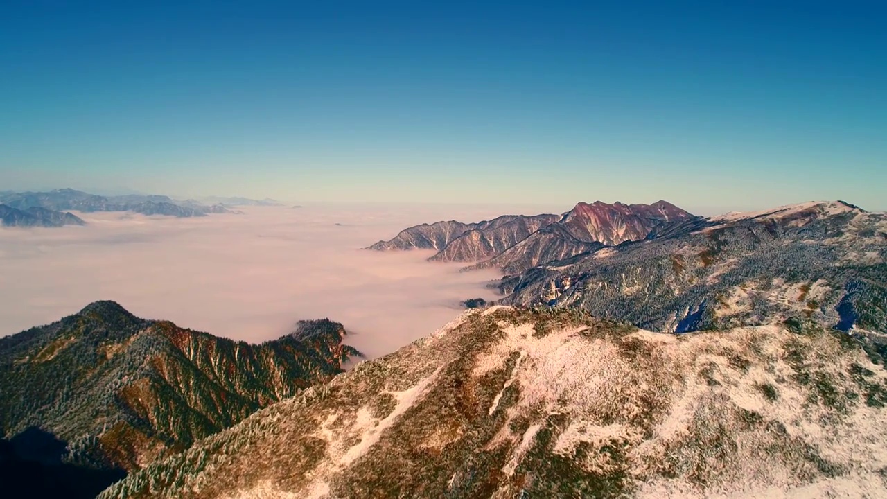 四川甘孜州泸定贡嘎雪山（华尖山）日出云海航拍视频素材