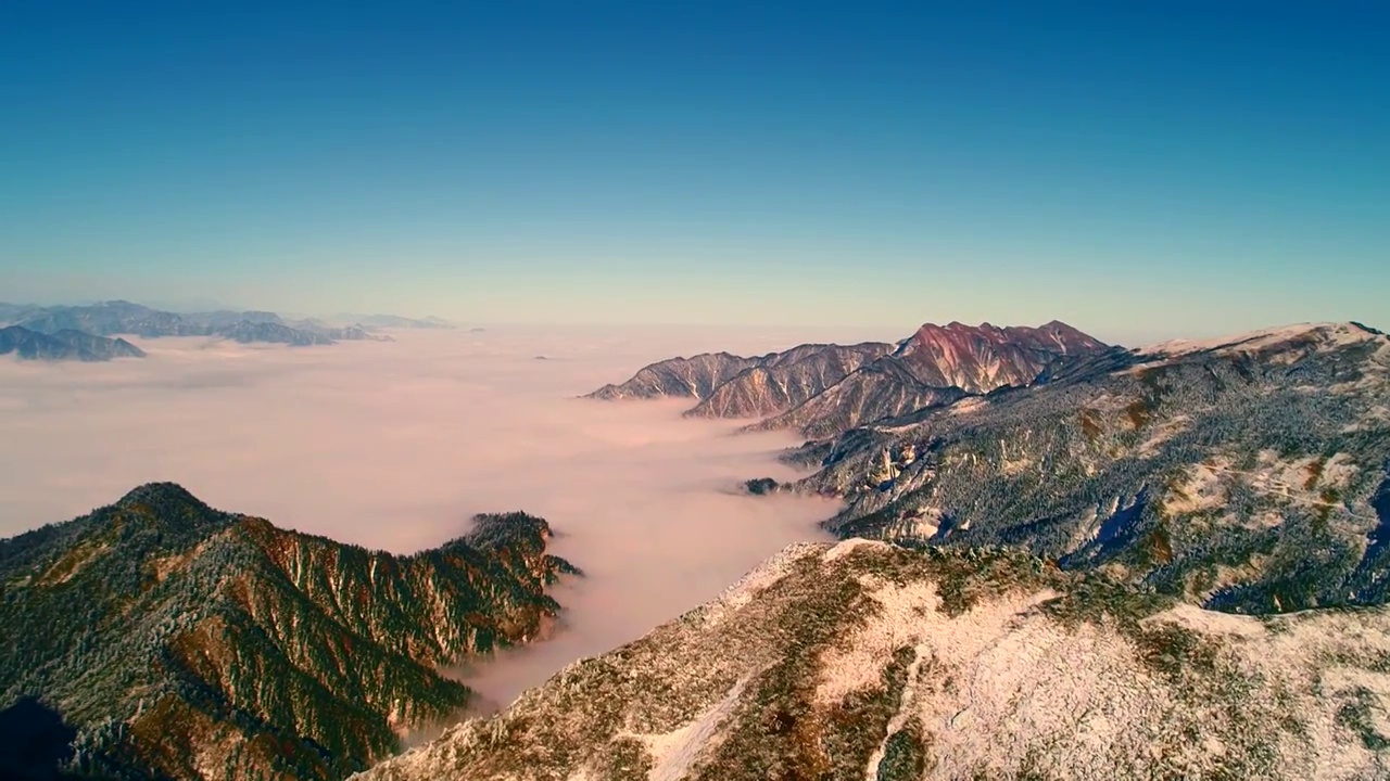 四川甘孜州泸定贡嘎雪山（华尖山）日出云海航拍视频素材