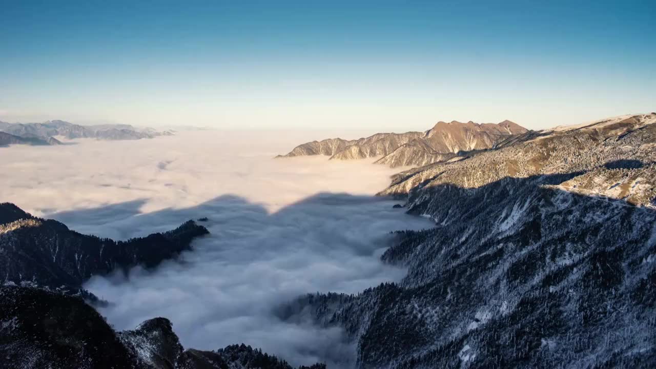 四川甘孜州泸定贡嘎雪山日出云海延时素材视频素材