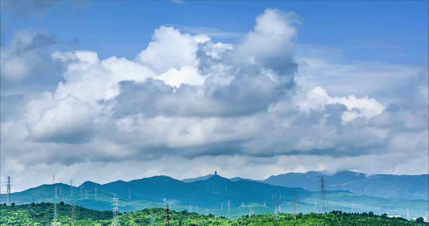 北京西山定都阁上空的雷暴云延时视频素材