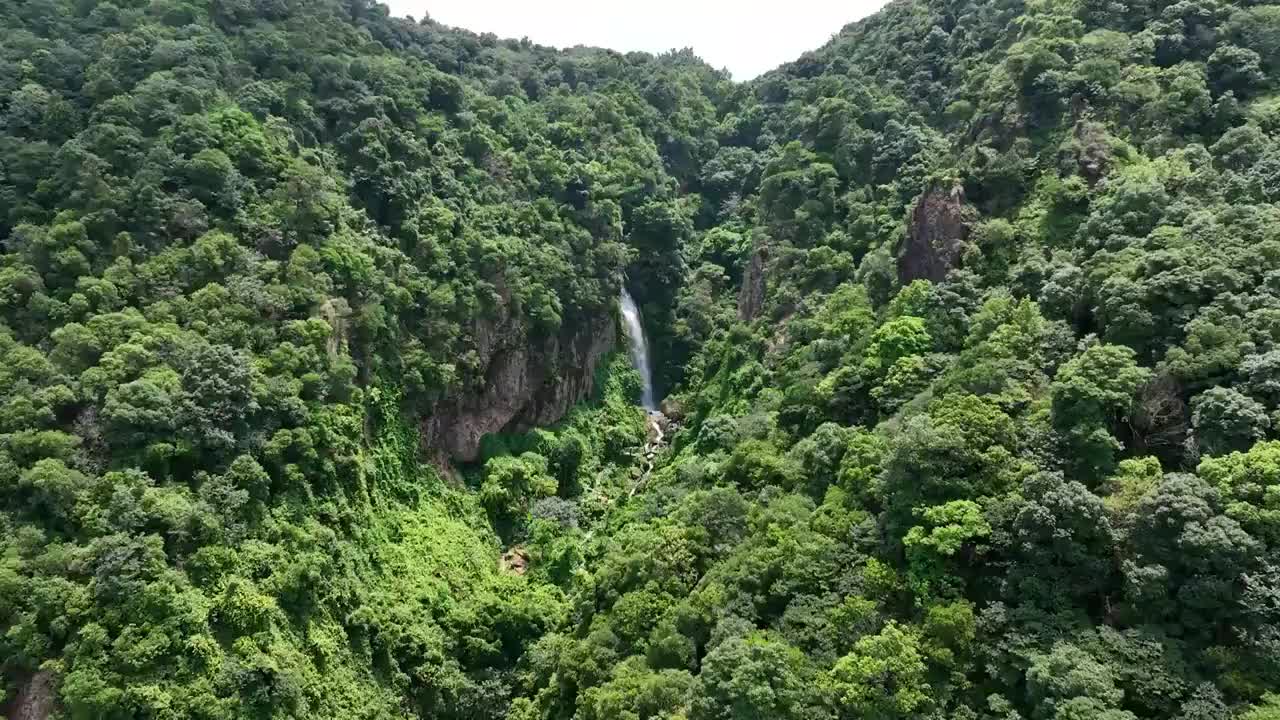 广东省佛山市南海区西樵山国家地质公园北门碧玉洞公园航拍视频素材