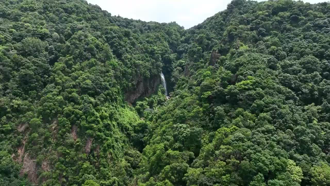 广东省佛山市南海区西樵山国家地质公园北门碧玉洞公园航拍视频素材