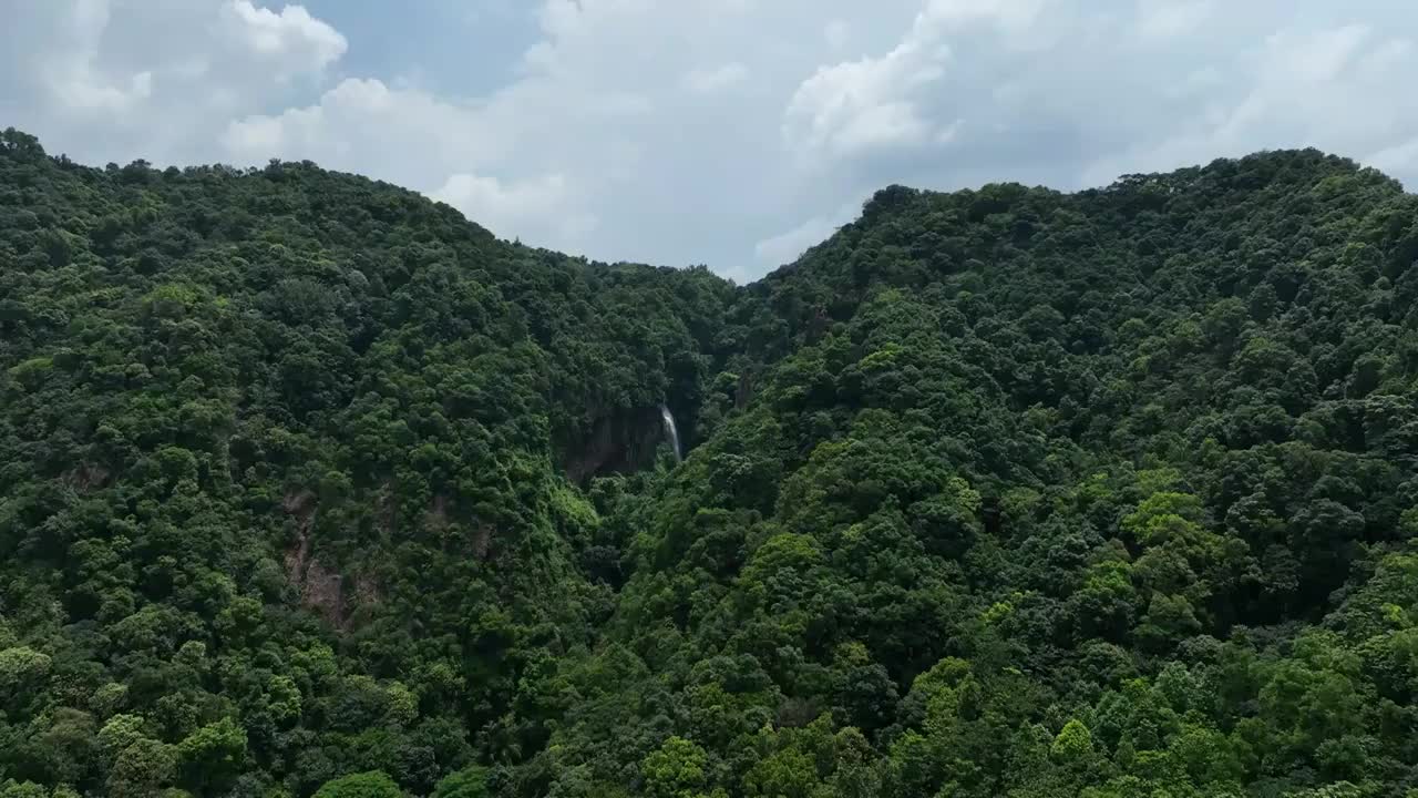 广东省佛山市南海区西樵山国家地质公园北门碧玉洞公园航拍视频素材