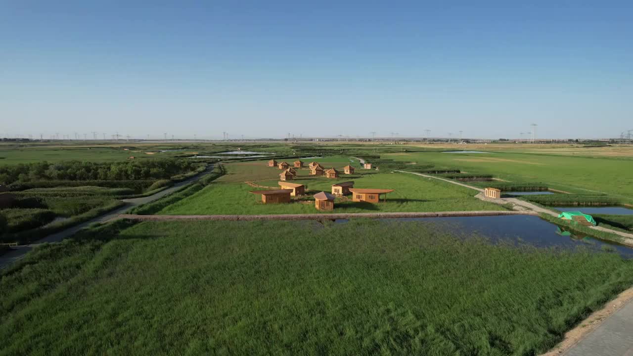 湿地航拍建筑绿色特色西北酒泉六分视频下载