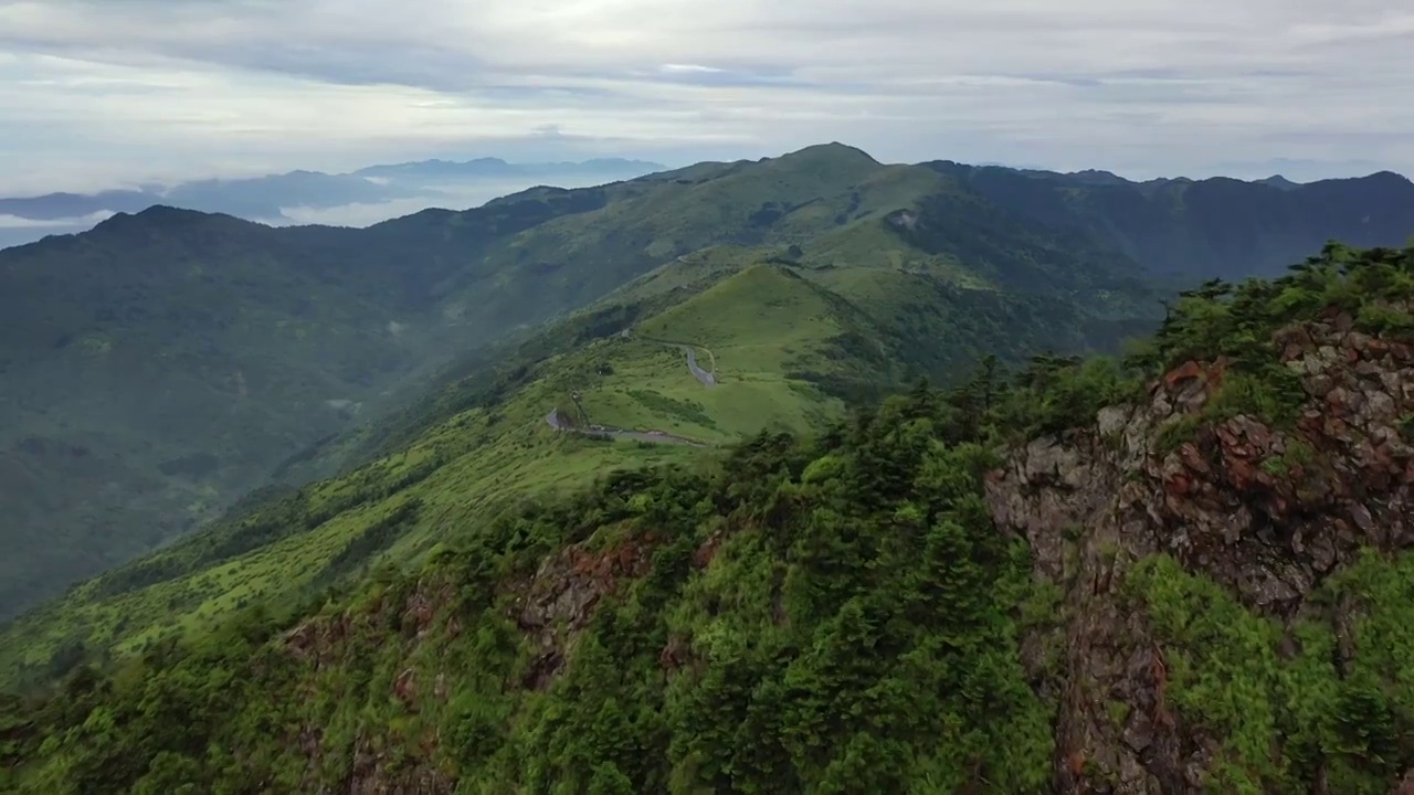 湖北神农架林区神农顶云雾缭绕自然风光视频素材