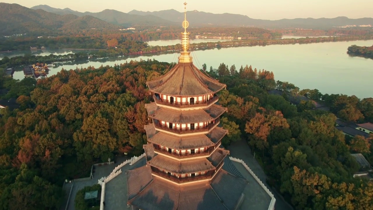 秋天的雷峰塔，日出时分视频素材