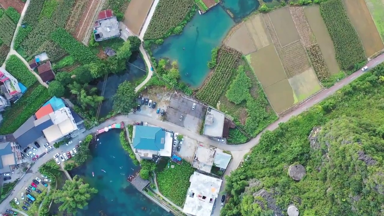 航拍河池国家地下河地质公园吞榜天窗视频素材