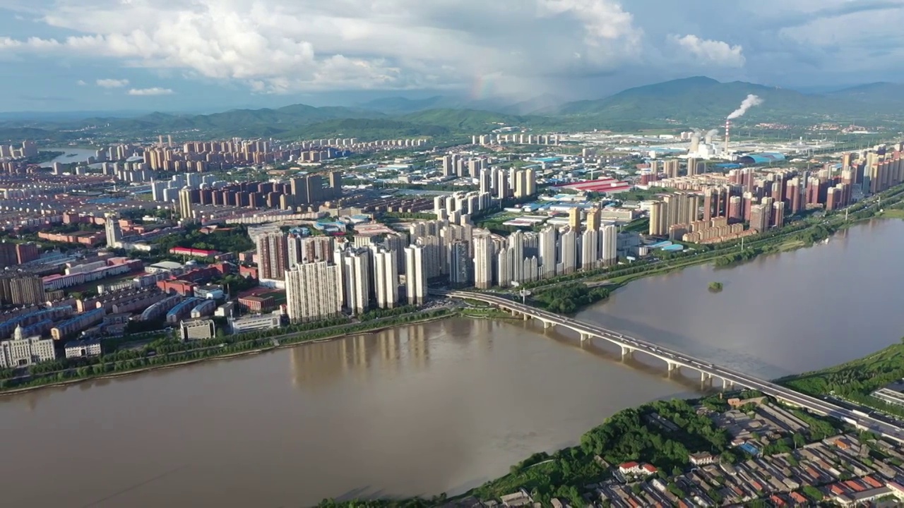 航拍夏天汛期吉林市城市风光视频素材