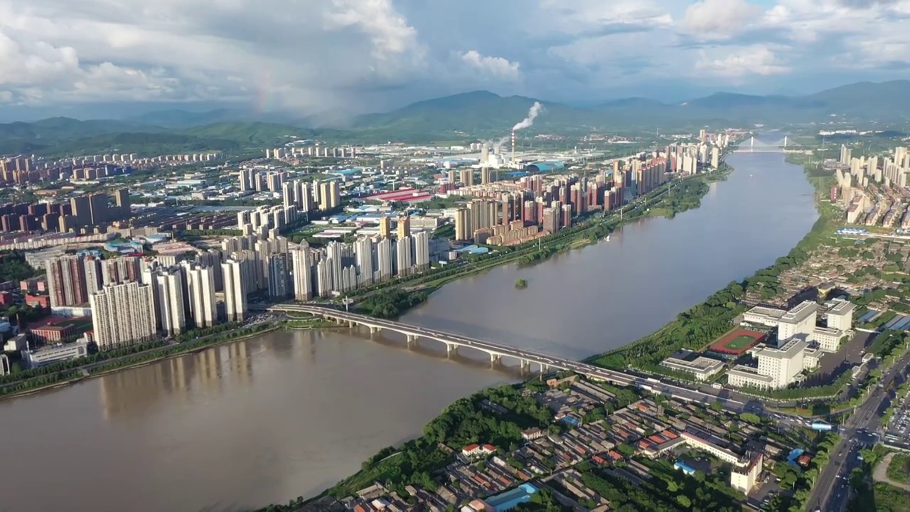 航拍夏天汛期吉林市城市风光视频素材