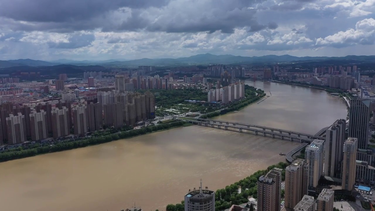 航拍夏天汛期邻水城市风光视频素材