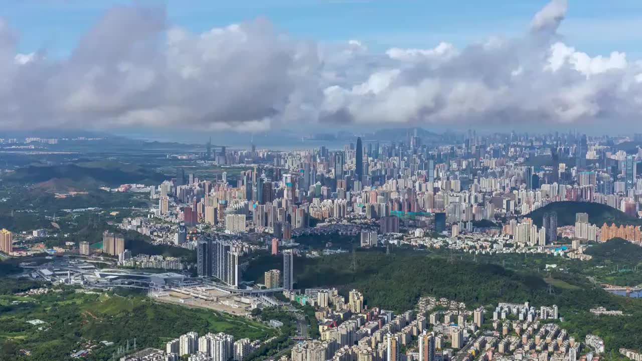 中国深圳市城市风光梧桐山下的深圳白天风景视频下载