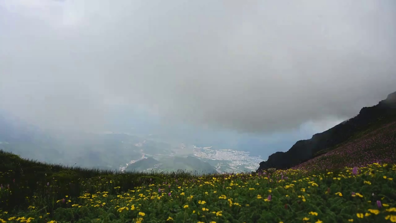 云南兰坪雪邦山看兰坪县城全景延时视频素材