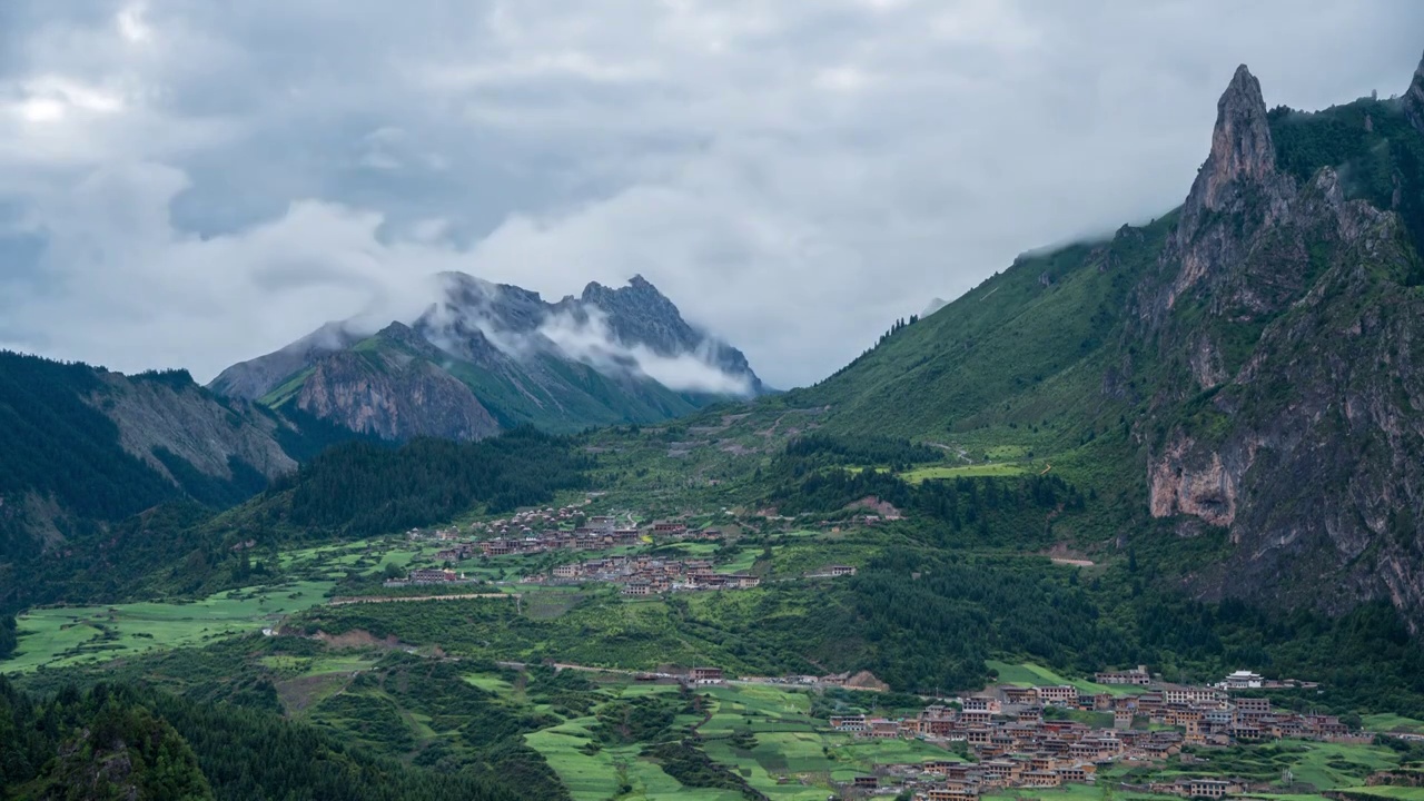 雨后山寨，云雾缭绕视频素材