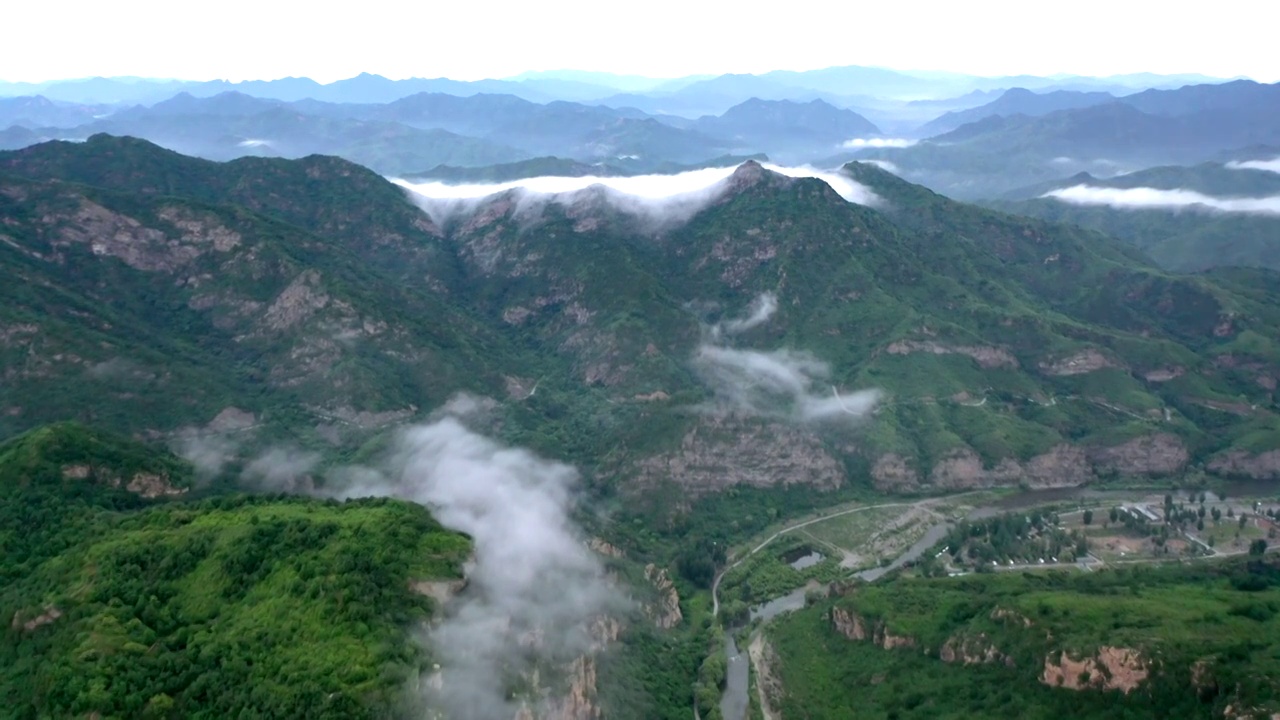 航拍夏天北京怀柔云蒙山国际森林公园视频素材