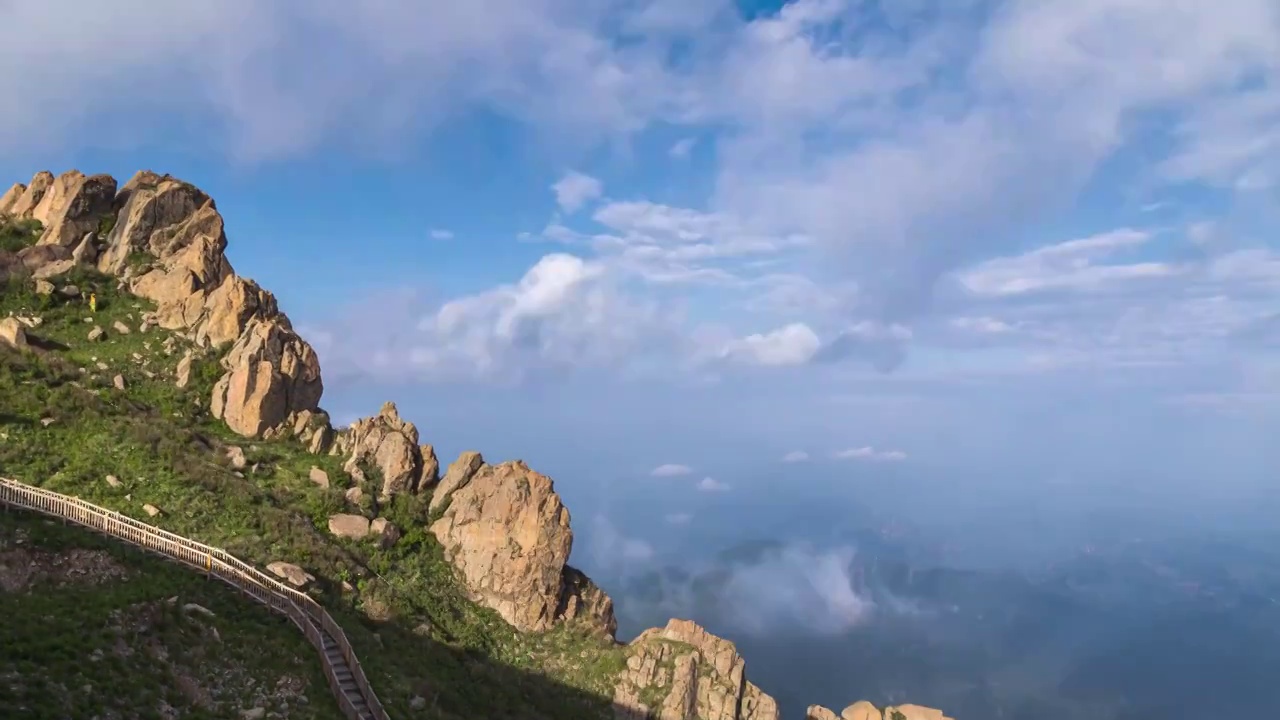 风光延时：房山地质公园岩石流云视频素材