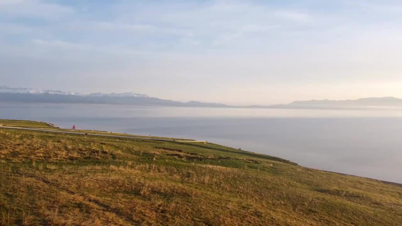 新疆景点 航拍赛里木湖视频素材