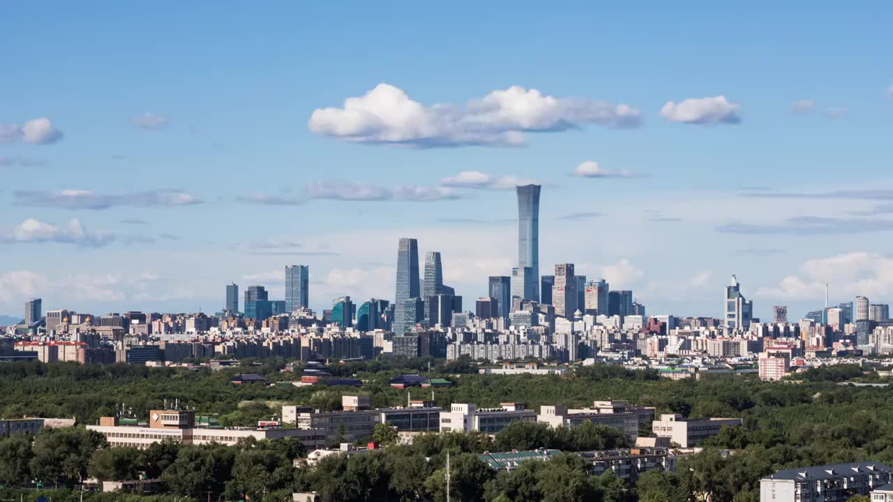 北京城市高楼建筑群和天坛古建筑延时视频素材