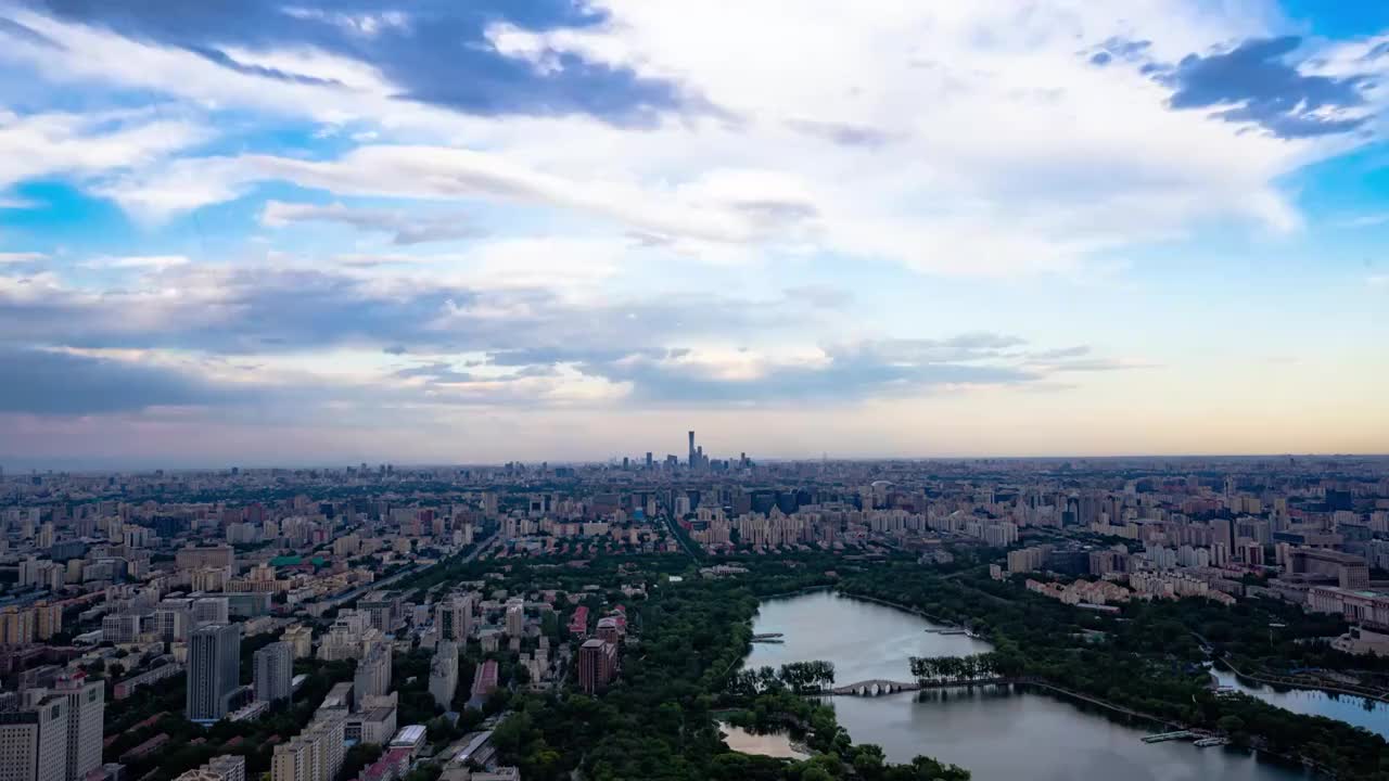 中央电视塔拍北京城中国尊晚霞日转夜延时视频素材