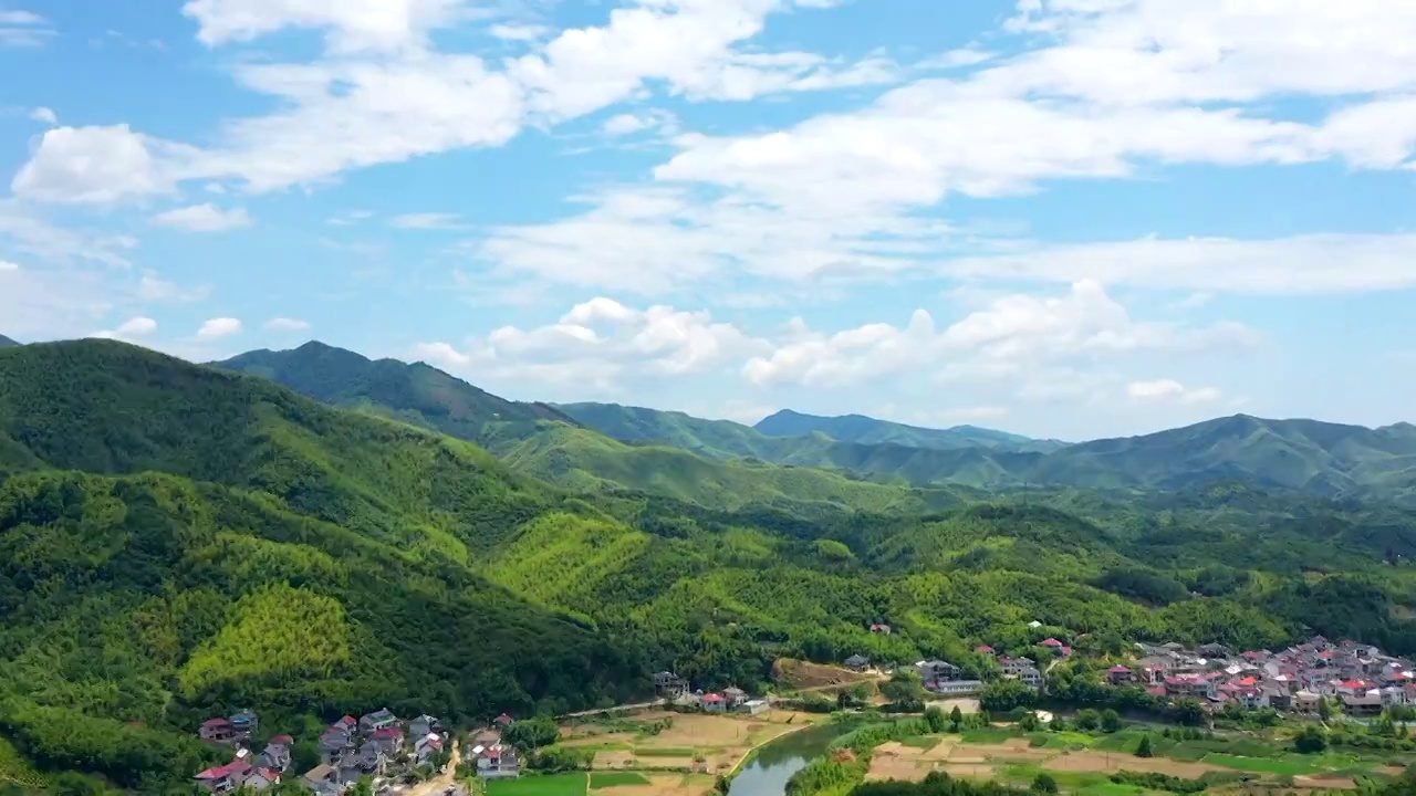 航拍浙江湖州安吉山谷乡村风光延时视频素材