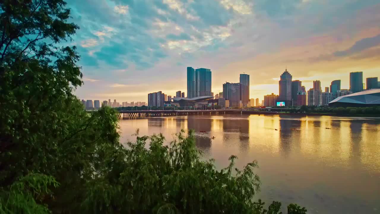 中国东北辽宁沈阳浑河城市风景航拍日落视频素材