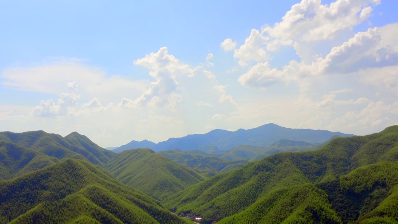 航拍湖州安吉山谷自然风光视频素材