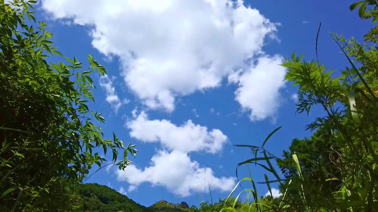 北京门头沟灵山风景区东灵山蓝天白云延时自然美景视频素材