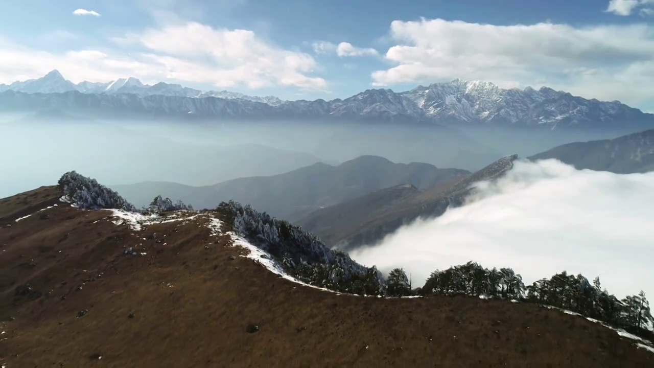 四川甘孜州牛背山华尖山航拍云海雪山贡嘎日出视频素材