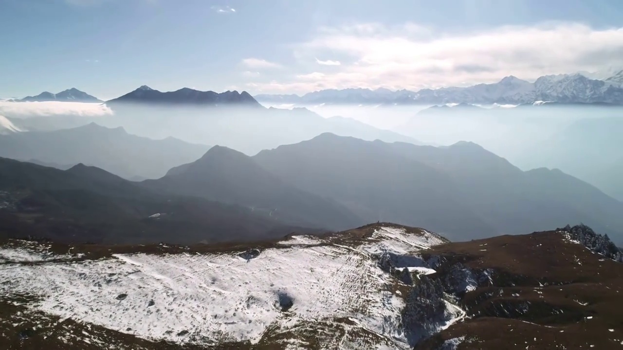 四川甘孜州牛背山华尖山航拍云海雪山贡嘎日出视频素材